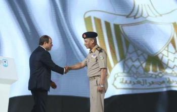 وزير الدفاع مع الرئيس المصري عبد الفتاح السيسي