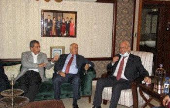 أمين سر اللجنة التنفيذية لمنظمة التحرير الفلسطينية صائب عريقات يصل أرض الوطن