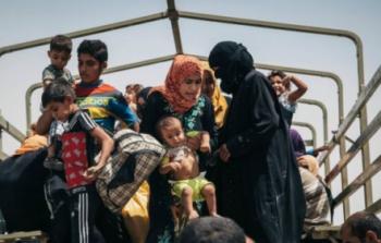 يواجه مئات العراقيين ظروفا قاسية بعد هروبهم من مدينة الموصل مع تواصل المعارك.