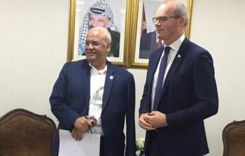 لقاء صائب عريقات وزير خارجية إيرلندا سيمون كوفني