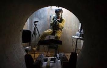 جندي اسرائيلي داخل أحد الانفاق