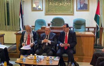 الزعنون خلال لقاء مع وفد برلماني إندونيسي