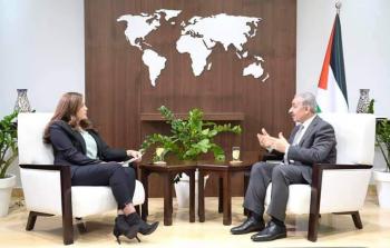 رئيس الوزراء محم اشتية خلال لقاء معه على التلفزيون العربي