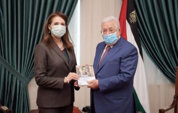 الرئيس عباس يستقبل رئيس الجهاز المركزي للإحصاء الفلسطيني علا عوض