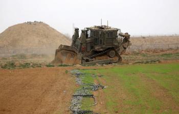 جرافة عسكرية إسرائيلية تتوغل شرق خانيونس