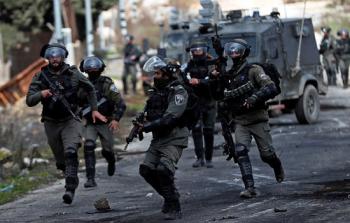 قوات الاحتلال الاسرائيلى تطارد المتظاهرين