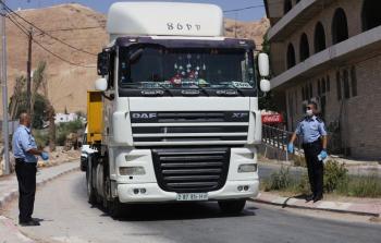 ضبط 3 شاحنات إسرائيلية محملة بنفايات