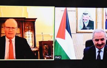 اشتية خلال لقائه بكوفيني اليوم الثلاثاء عبر 