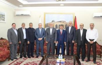 إسماعيل هنية مع عدد من السفراء في الدوحة