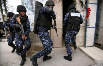 الشرطة الفلسطينية في تأدية مهامها