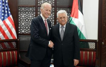الرئيس عباس وبايدن خلال لقاء سابق