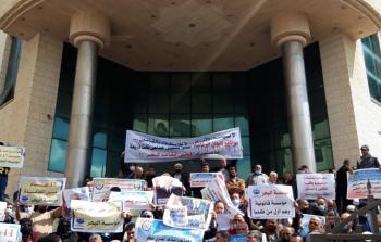 موظفون عموميون يحتجون للمطالبة بإلغاء التقاعد القسري