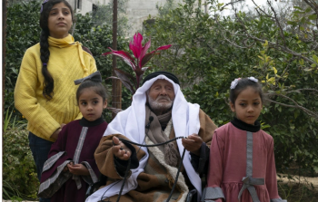 المعمّر أبو بدر اليمني أنجب 5 أبناء و3 بنات، وله 51 حفيداً