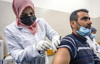 تطعيم لقاح كورونا في غزة - ارشيف