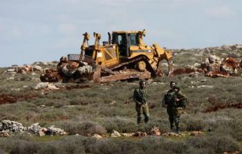 الاحتلال يجرف أراضي في بيت لحم