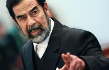صورة الرئيس السابق صدام حسين أثناء محاكمته