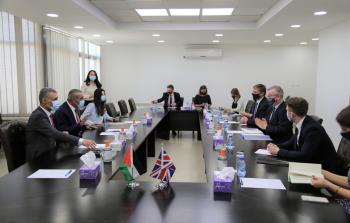 لقاء حسين الشيخ بوزير شؤون مجلس الوزراء البريطاني