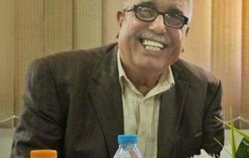 الدكتور على عودة