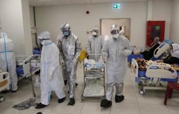 أطباء في مواجهة تفشي فايروس كورونا