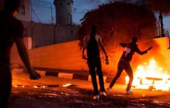 استهداف حافلة للاحتلال بالزجاجات الحارقة في العيساوية