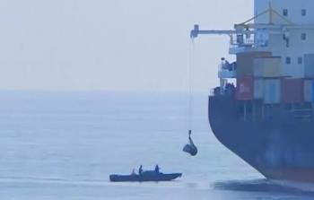 سفينة ايرانية في البحر الأحمر