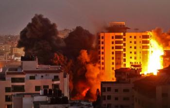 لحظة استهداف برج هنادي في غزة
