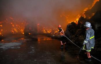 الدفاع المدني في اخماد حرق الاعلاف ببيت حانون
