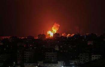 قصف غزة ليلا - ارشيف