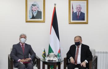 وزير الاقتصاد الفلسطيني والسفير البرازيلي يبحثان التعاون الاقتصادي