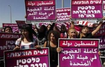 عرب و يهود يشاركون في مسيرة من أجل السلام وسط تل أبيب