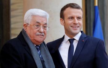 الرئيس الفرنسي ماكرون ونظيره الفلسطيني محمود عباس - ارشيف