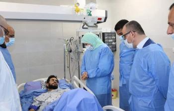 حمد والهدري يزوران جرحى العدوان على غزة والضفة في مجمع فلسطين الطبي