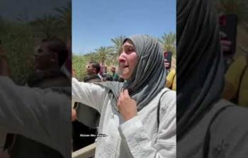 سيدة فلسطينية تشاهد عائلتها بعد 24 عاماً بلا أحضان لهذا السبب العنصري!