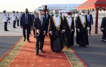 رئيس الوزراء يصل العاصمة العُمانية مسقط في زيارة رسمية