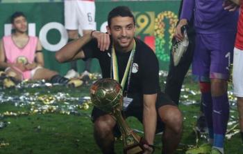 طاهر محمد طاهر لاعب الأهلي المصري