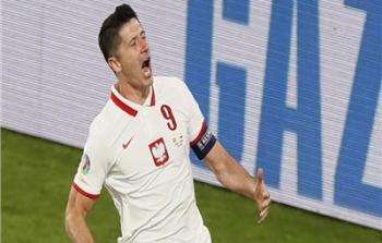 الكرة تعاند وترفض الدخول الى مرمى السويد - يورو 2020