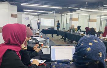 فلسطينيات تنهي تدريباً في الكتابة للقصة الرقمية