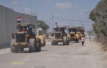 جانب من المعدات المصرية التي دخلت إلى غزة أمس