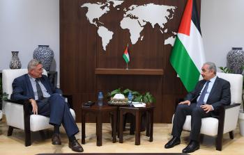 لقاء اشتية مع ممثل جمهورية ألمانيا