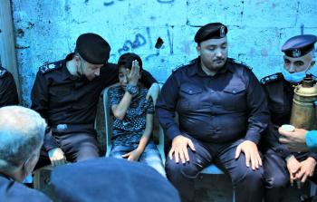 قائد الشرطة بغزة يعزي عائلة الشهيد مؤيد حمدان