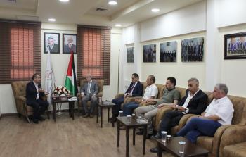 غرفة تجارة وصناعة محافظة الخليل تبحث التعاون مع سلطة النقد الفلسطينية