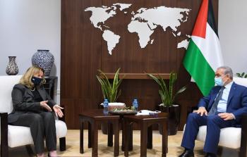 رئيس الوزراء محمد اشتية يستقبل القنصل البريطاني العام الجديد السيدة ديان كورنر