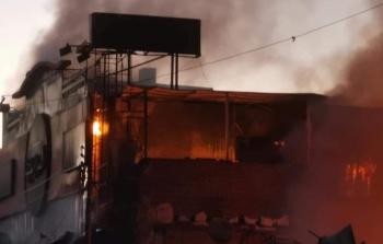 حريق هائل بأحد المعارض التجارية في شمال سوهاج بمصر