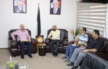 لقاء أبو هولي مع مدير عمليات الأونروا في غزة