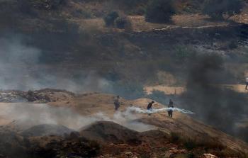 قوات الاحتلال تعتدي على المواطنين بجبل صبيح في نابلس