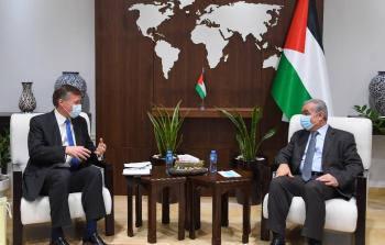 لقاء اشتية مع القنصل البريطاني