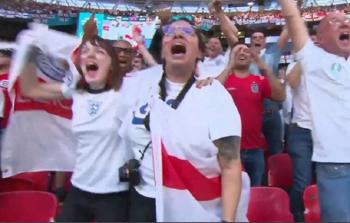 مشجعة تفقد وظيفتها والسبب مباراة إنجلترا والدنمارك في نصف نهائي يورو 2020