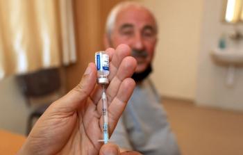 التطعيم أصبح إجباريا في غزة لأصحاب المنشآت التجارية والصناعية