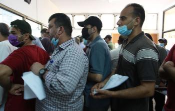 توافد كبير من المواطنين لتقديم ملفات طلبات لم الشمل في غزة والضفة