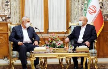 هنية يلتقي رئيس مجلس الشورى الإسلامي في إيران